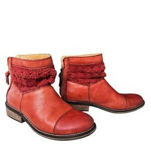 Revolve Latigo | Carly Crochet Booties in Brick Size 7